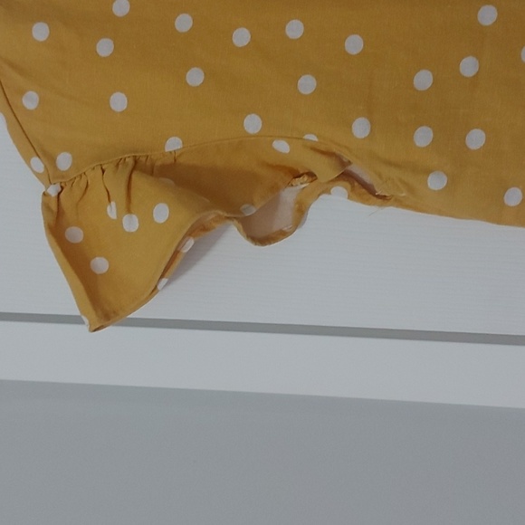 Ellen Tracy linen/rayon blend cap sleeve top with 3 buttons in back - Picture 2 of 9